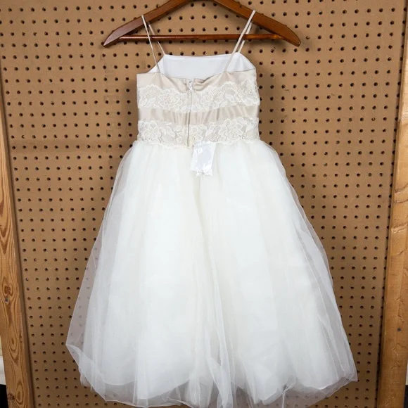 David's Bridal Flower Girl Elegant White and Cream Formal Dress Size 4 - Picture 5 of 9